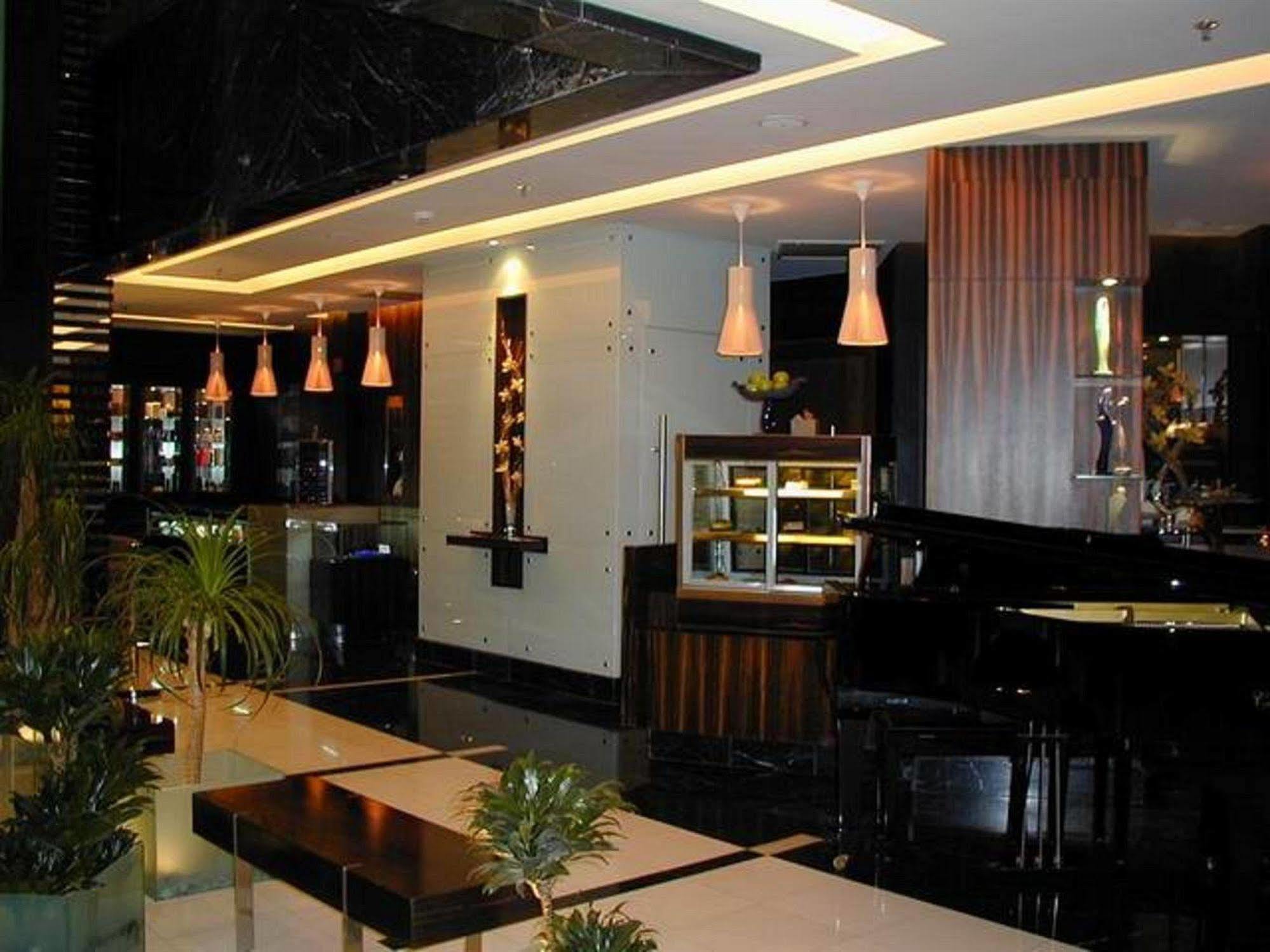 Le Royal Tower Kuwait City Exterior foto